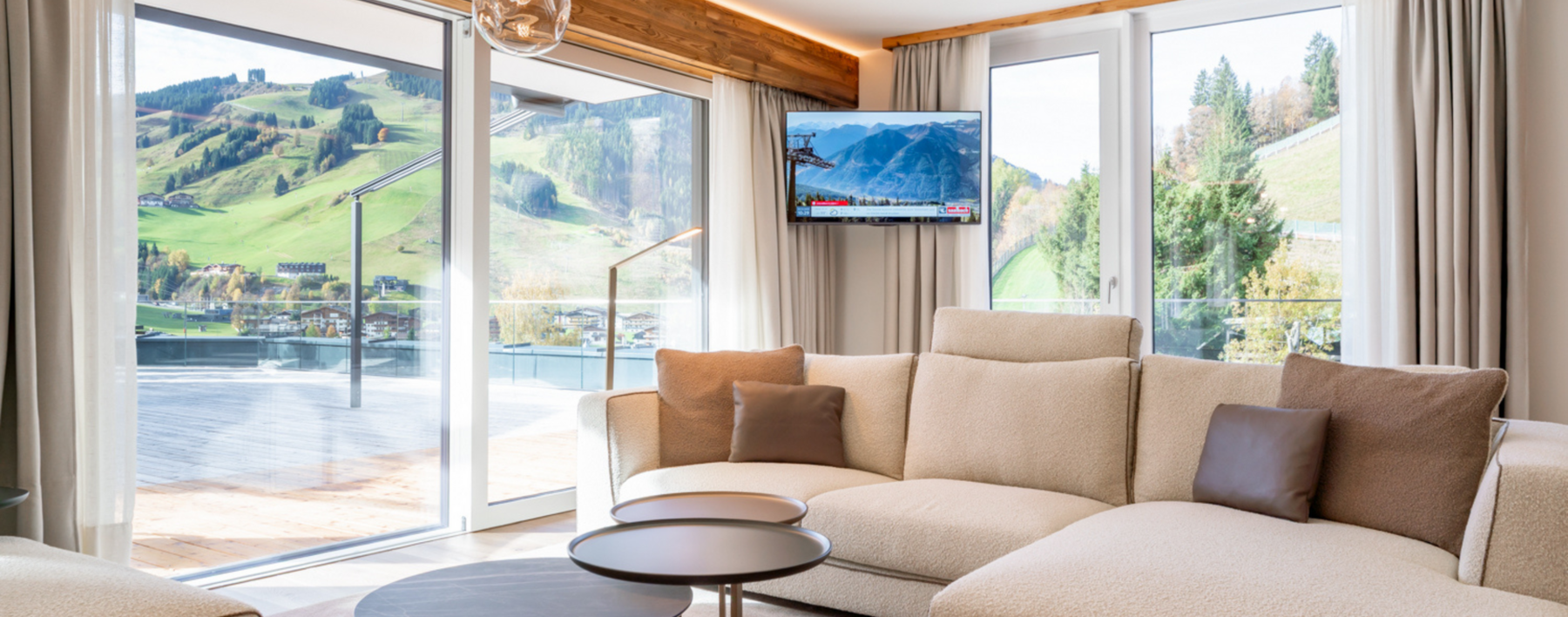 Südseitig mit dem besten Blick über Saalbach HInterglemm